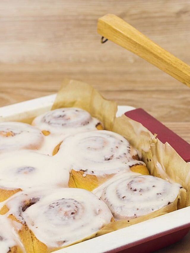 Freshly baked cinnamon rolls and coffee in cezve